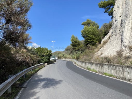 La strada per il carcere di valle Armea La strada per il carcere di valle Armea