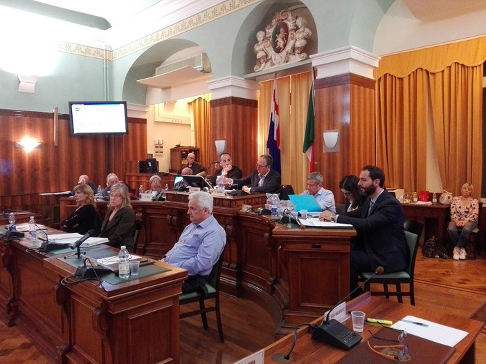 Il presidente della casino spa Massimo Calvi relaziona in consiglio comunale Il presidente della casino spa Massimo Calvi relaziona in consiglio comunale