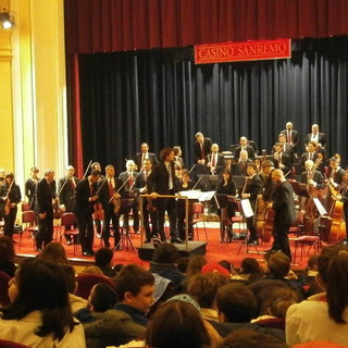 Entusiasmante incontro tra l'Orchestra Sinfonica di Sanremo ed i giovani studenti di Sanremo