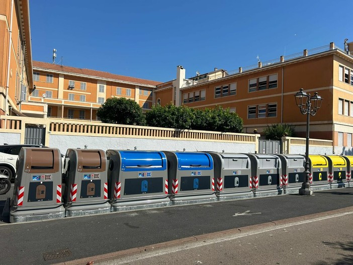 Sanremo, ultimi lavori per le ecoisole in via Nino Bixio e corso Nazario Sauro: divieto di sosta da oggi a sabato Sanremo, ultimi lavori per le ecoisole in via Nino Bixio e corso Nazario Sauro: divieto di sosta da oggi a sabato