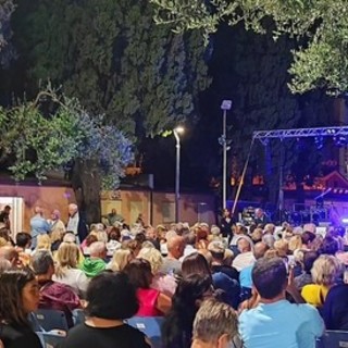 Pubblico delle grandi occasioni per Progetto Festival: a Diano Marina applausi per i "70 anni di Sanremo"