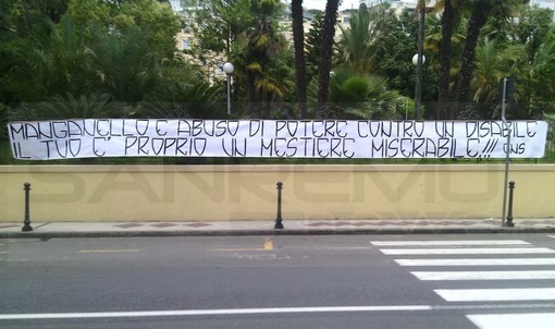 Sanremo: striscione contro le forze dell'ordine appeso a Villa Ormond, scatteranno le indagini (Foto)
