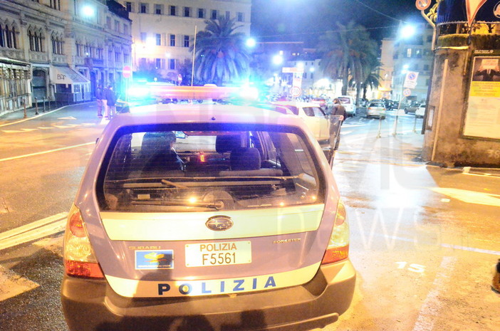 Imperia: notte intensa per la Volante della Questura, tunisino dà in escandescenze davanti alla Caserma dei Carabinieri
