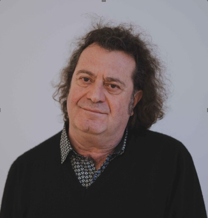 La Società Operaia di Mutuo Soccorso di Oneglia – Imperia consegna la tessera di socio onorario a Stefano Senardi La Società Operaia di Mutuo Soccorso di Oneglia – Imperia consegna la tessera di socio onorario a Stefano Senardi