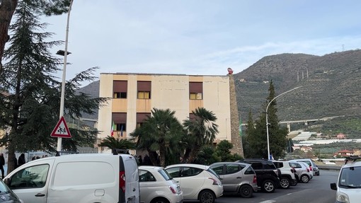 Taggia: non solo murales per la scuola Soleri, Conio "Finanziamenti per efficientamento energetico e rifare facciata" Taggia: non solo murales per la scuola Soleri, Conio "Finanziamenti per efficientamento energetico e rifare facciata"
