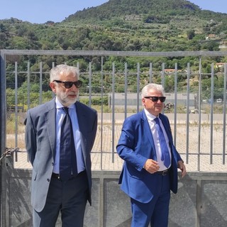 Ventimiglia: sopralluogo di Sindaco e Prefetto, confermato il centro di accoglienza provvisorio al Parco Roya (Foto e Video) Ventimiglia: sopralluogo di Sindaco e Prefetto, confermato il centro di accoglienza provvisorio al Parco Roya (Foto e Video)