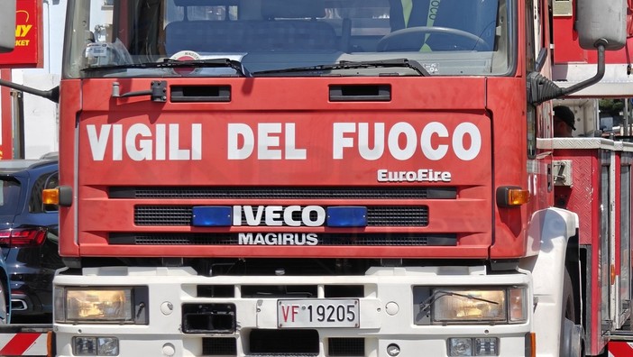 Santo Stefano: cavi elettrici in fiamme in via Venezia, intervento dei Vigili del Fuoco