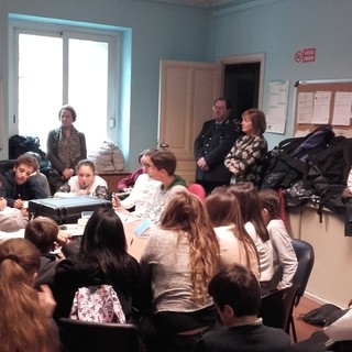 Ventimiglia: i ragazzi delle scuole in visita al comando di Polizia Locale nell'ambito della “Settimana del Benessere” Ventimiglia: i ragazzi delle scuole in visita al comando di Polizia Locale nell'ambito della “Settimana del Benessere”