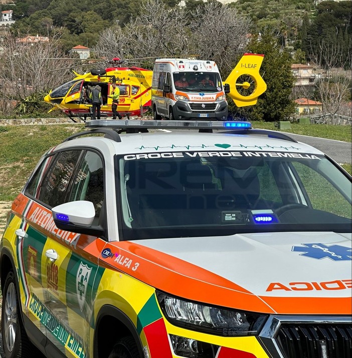 Vallebona: 38enne cade da un muretto durante un lavoro, trasportato in elicottero al 'Santa Corona'