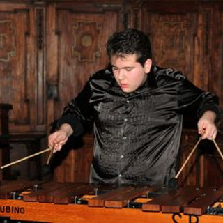 Un funambolo sul filo tremante delle percussioni, ieri sera al Festival di Cervo: Messer Magnifico Simone Rubino Un funambolo sul filo tremante delle percussioni, ieri sera al Festival di Cervo: Messer Magnifico Simone Rubino