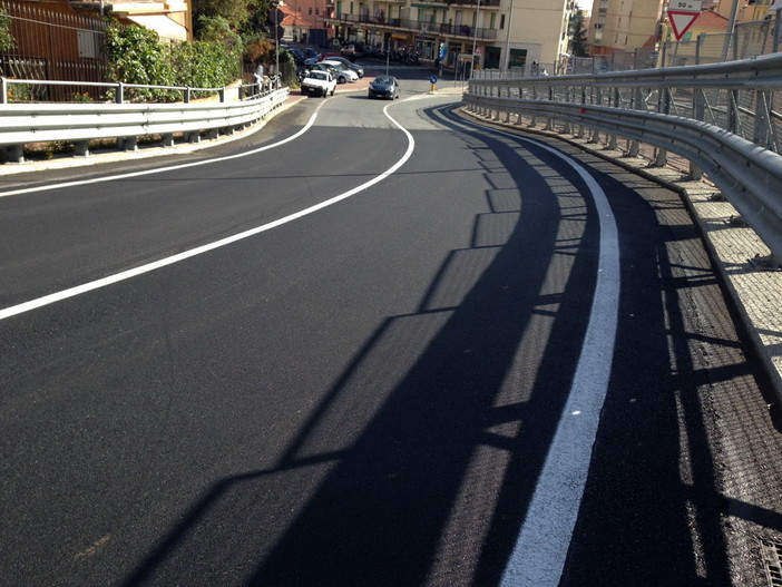 Sanremo: sistemato lunedì scorso dall'Anas l'asfalto che stava cedendo allo svincolo dell'Aurelia Bis Sanremo: sistemato lunedì scorso dall'Anas l'asfalto che stava cedendo allo svincolo dell'Aurelia Bis