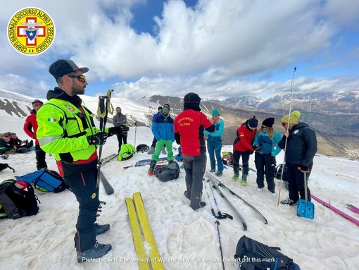 Localizzazione sotto una valanga con l'Artva: domenica scorsa giornata con il Soccorso Alpino a Monesi (Foto)