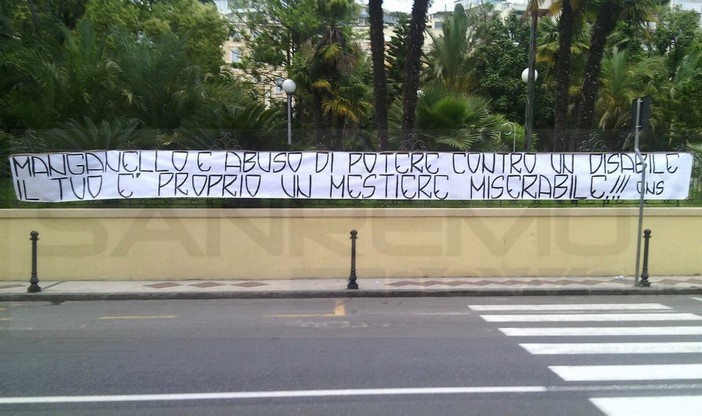 Sanremo: striscione contro le forze dell'ordine appeso a Villa Ormond, scatteranno le indagini (Foto)