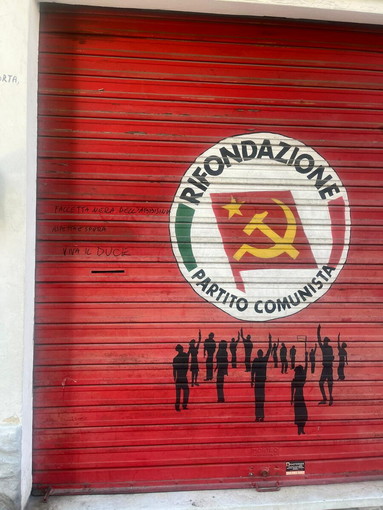 Scritte fasciste sulla sede del Circolo Valeria Faraldi, solidarietà alle compagne e ai compagni di Rifondazione Scritte fasciste sulla sede del Circolo Valeria Faraldi, solidarietà alle compagne e ai compagni di Rifondazione