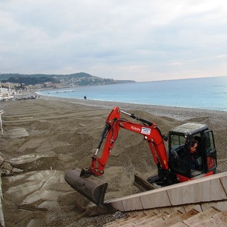 Fra un mese spiagge sistemate e pienamente fruibili a Nizza che anticipa: nella nostra provincia?