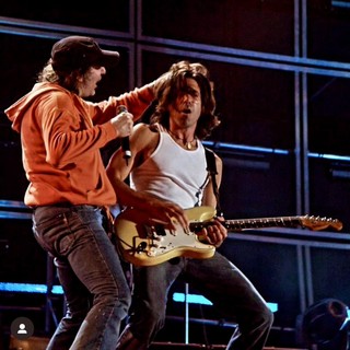 Stef Burns (credits Instagram @lebimbedi_stef) Stef Burns (credits Instagram @lebimbedi_stef)