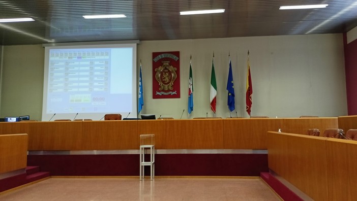 Defezioni in maggioranza, manca il numero legale: salta il consiglio comunale di Ventimiglia Defezioni in maggioranza, manca il numero legale: salta il consiglio comunale di Ventimiglia