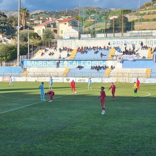 Calcio. Serie D, una Sanremese generosa regala il successo al Ligorna: decide un rigore di Gomes Calcio. Serie D, una Sanremese generosa regala il successo al Ligorna: decide un rigore di Gomes