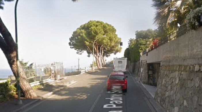 Sanremo: il semaforo di via Padre Semeria non è più 'intelligente', ora è un vero senso unico alternato Sanremo: il semaforo di via Padre Semeria non è più 'intelligente', ora è un vero senso unico alternato