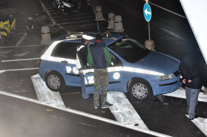 Ventimiglia: due migranti in fuga dopo un furto al Carrefour, fermati dalla Polizia. Segnalati anche due francesi per detenzione di droga