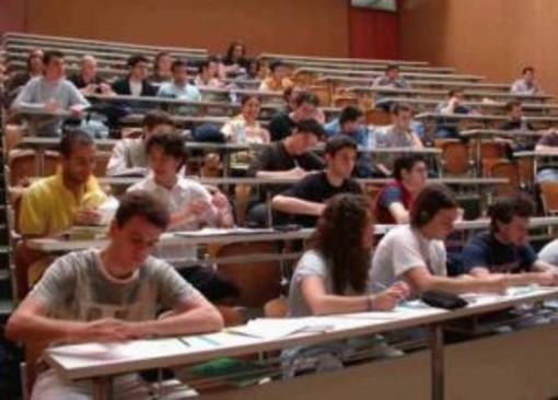 Imperia: i poliziotti di quartiere come 'angeli custodi' presidiano le scuole cittadine