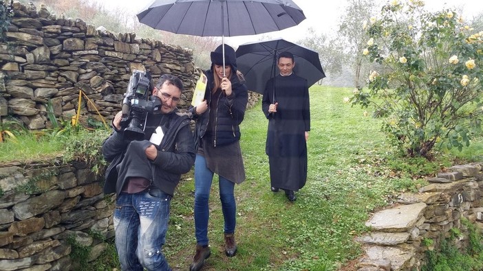 Borgomaro: troupe di Rai 3 alla Pieve di San Nazario e Celso per un servizio di 'BellItalia'