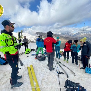 Localizzazione sotto una valanga con l'Artva: domenica scorsa giornata con il Soccorso Alpino a Monesi (Foto) Localizzazione sotto una valanga con l'Artva: domenica scorsa giornata con il Soccorso Alpino a Monesi (Foto)