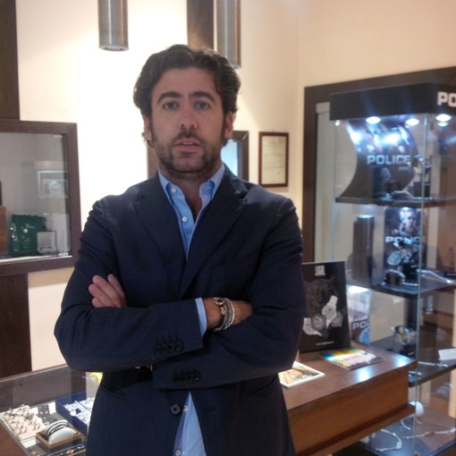 Natale alle porte: Confcommercio Ventimiglia invita i commercianti a tenere aperto la domenica. Intanto le luminarie non mancheranno Natale alle porte: Confcommercio Ventimiglia invita i commercianti a tenere aperto la domenica. Intanto le luminarie non mancheranno
