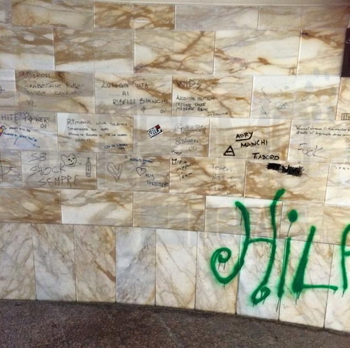 Sanremo: scritte e disegni su muri e marmi del sottopassaggio dell'Imperatrice, una storia che si ripete