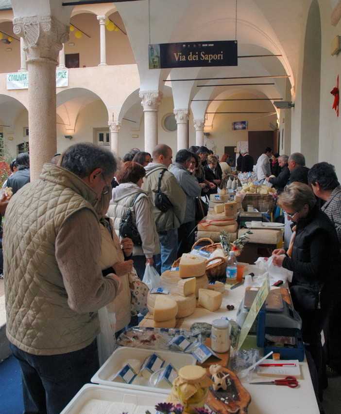 Mostra dei fiori di Sanremo al Salone Agroalimentare Ligure fino a domenica a Finale Mostra dei fiori di Sanremo al Salone Agroalimentare Ligure fino a domenica a Finale