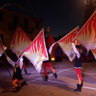 Nel fine settimana appena trascorso successo per gli 'Sbandieranti' di Ventimiglia a Diano e Cipressa Nel fine settimana appena trascorso successo per gli 'Sbandieranti' di Ventimiglia a Diano e Cipressa