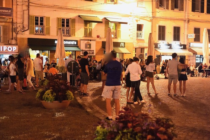 Il Presidente della Regione chiede al Governo di eliminare il coprifuoco "Vogliamo tornare a credere nel futuro"