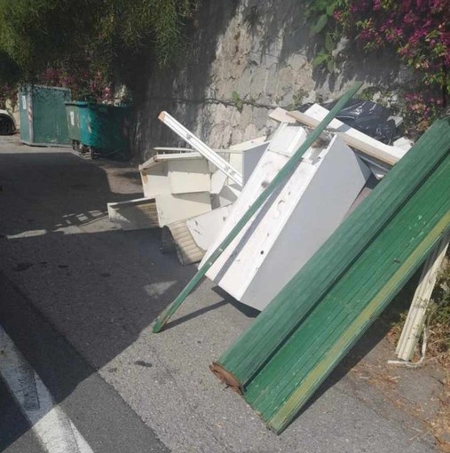 Ventimiglia: multe a chi lascia ingombranti ovunque, l'Assessore Milena Raco "Non annulleremo i verbali" Ventimiglia: multe a chi lascia ingombranti ovunque, l'Assessore Milena Raco "Non annulleremo i verbali"