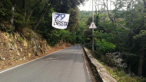 Sanremo: migranti a Pian della Castagna, dopo le scritte arriva la petizione del Movimento Sociale Dn Sanremo: migranti a Pian della Castagna, dopo le scritte arriva la petizione del Movimento Sociale Dn