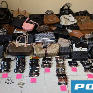 Ventimiglia, sequestrati circa 200 pezzi di pelletteria contraffatta durante il mercato settimanale Ventimiglia, sequestrati circa 200 pezzi di pelletteria contraffatta durante il mercato settimanale