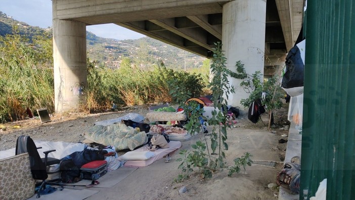 Ventimiglia: sit-in per chiedere l'apertura del centro di accoglienza, partecipa anche Confesercenti