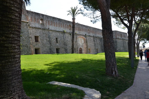 Sanremo: tre pini marittimi ormai irrecuperabili saranno abbattuti tra Santa Tecla e Pian di Nave