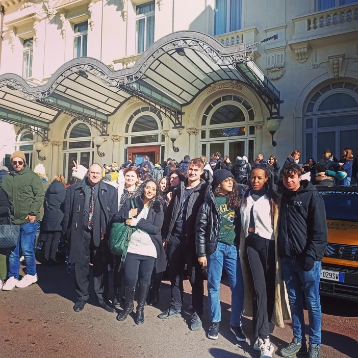 Sanremo, esclusiva attività didattica con Rai 1 per i ragazzi dell'istituto Colombo e del liceo Cassini (Foto) Sanremo, esclusiva attività didattica con Rai 1 per i ragazzi dell'istituto Colombo e del liceo Cassini (Foto)
