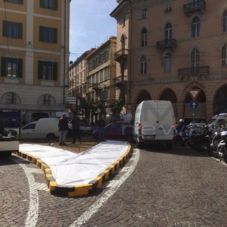 Sanremo: l'aiuola di piazza Colombo si fa bella per il Corso Fiorito, questa mattina il sopralluogo e il via ai lavori (foto)