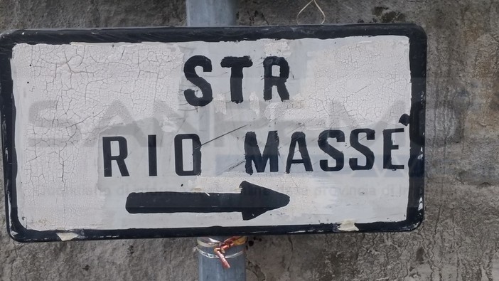 Sanremo: zona San Lorenzo piena di buche e con situazioni di pericolo, le lamentele dei residenti (Foto)