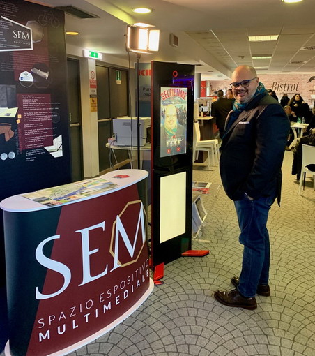 Fino a sabato Riva Ligure ed il suo Spazio Espositivo Multimediale sono all’interno di Casa Sanremo Vitality’s Fino a sabato Riva Ligure ed il suo Spazio Espositivo Multimediale sono all’interno di Casa Sanremo Vitality’s