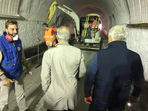 Imperia: alle 18 si accende la città con le luminarie natalizie, nel pomeriggio la riapertura di Galleria Gastaldi ed in serata il concerto della Filarmonica Imperia: alle 18 si accende la città con le luminarie natalizie, nel pomeriggio la riapertura di Galleria Gastaldi ed in serata il concerto della Filarmonica