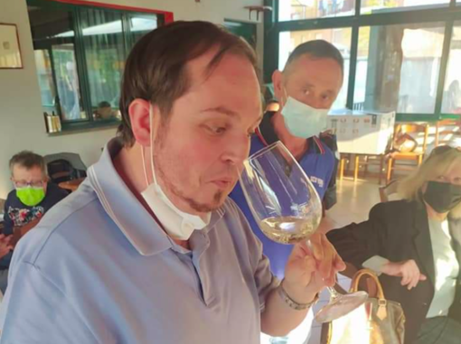 Sanremo: dalla provincia di Cuneo il gruppo 'Le Nuvole' partecipa al primo corso per sommelier speciali Sanremo: dalla provincia di Cuneo il gruppo 'Le Nuvole' partecipa al primo corso per sommelier speciali