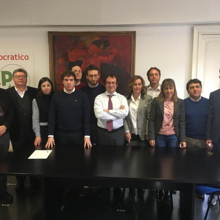 Presentata la nuova segreteria ligure del Pd: "Abbiamo di fronte una campagna elettorale difficile, ma abbiamo le carte in regola per vincere" Presentata la nuova segreteria ligure del Pd: "Abbiamo di fronte una campagna elettorale difficile, ma abbiamo le carte in regola per vincere"