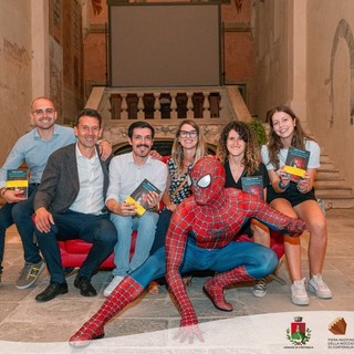 Cortemilia: lo Spider-Man che porta il sorriso ai bambini ha chiuso la Fiera Nazionale della Nocciola