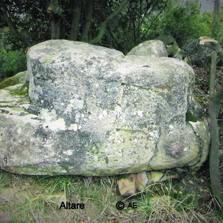 L'associazione ArcheoNervia alla scoperta delle antiche civiltà: ecco un altare nella zona del Monte Caggio