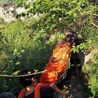 Rocchetta Nervina: francese 26enne si tuffa da 8 metri ai 'Laghetti' e si rompe il femore, portato in ospedale (Foto)