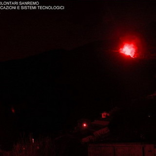 Sanremo: incendio di domenica sera sulle alture, le immagini dell'allerta del sistema 'Sirio' Sanremo: incendio di domenica sera sulle alture, le immagini dell'allerta del sistema 'Sirio'