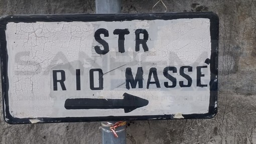 Sanremo: zona San Lorenzo piena di buche e con situazioni di pericolo, le lamentele dei residenti (Foto)