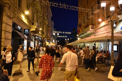 Sanremo: la filodiffusione trasforma via Mattoetti in un centro commerciale all’aperto Sanremo: la filodiffusione trasforma via Mattoetti in un centro commerciale all’aperto